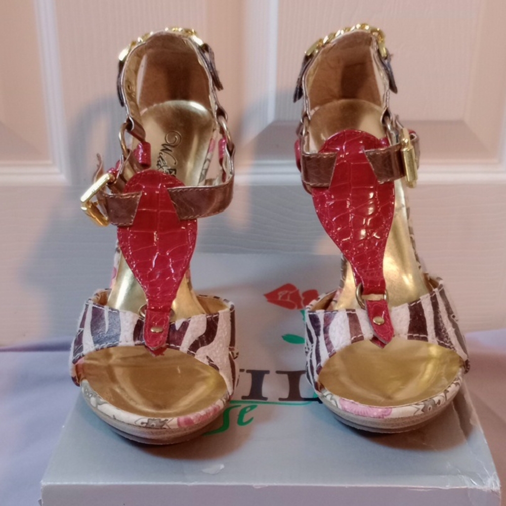 WILD ROSE, Red, Beige and Brown High Heels with Sculptural Design, SIZE 8